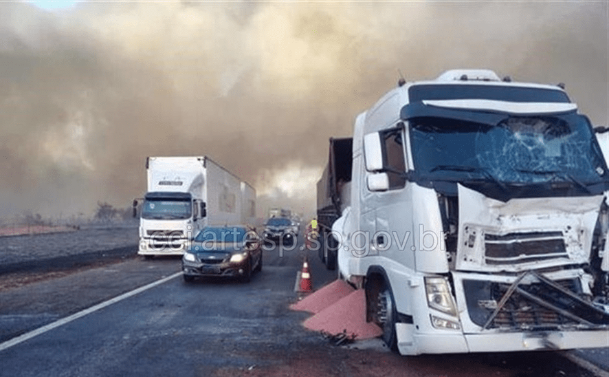 UM ENGARRAFAMENTO NA RODOVIA CASTELLO BRANCO ENVOLVE SETE&nbsp;VEÍCULOS