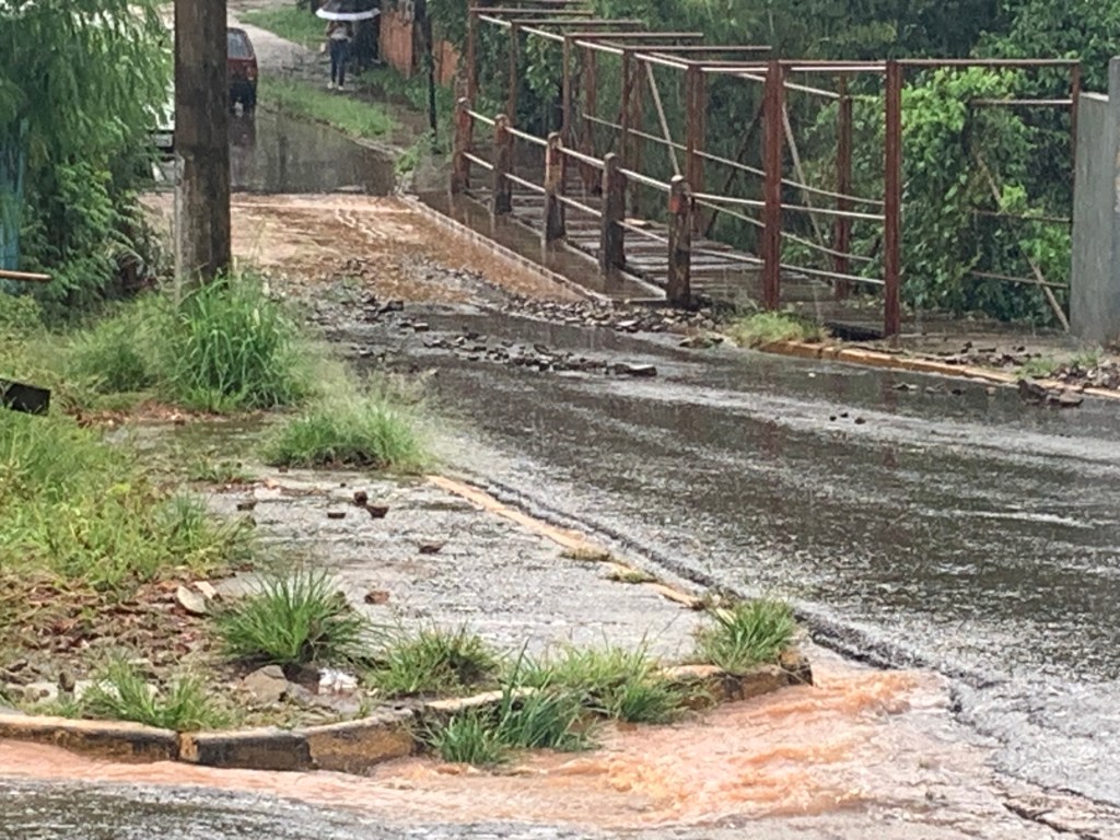 CHUVAS ALAGAM PONTOS EM&nbsp;FARTURA