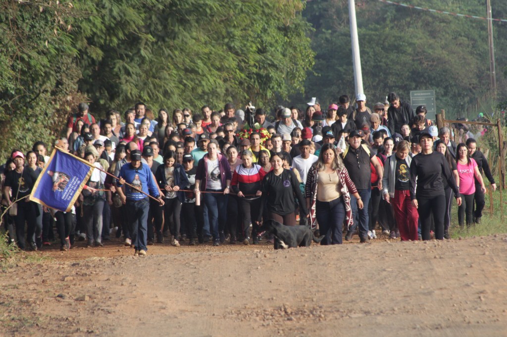 CAMIHADA DE FÉ MARCA FESTIVIDADES EM HOMENAGEM A SANTA RITA DE CÁSSIA ENTRE FARTURA E TAGUAÍ